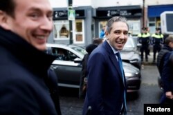 Liderul Fine Gael, Simon Harris, este premier din aprilie. Campania lui a mizat pe tinerețe și personalitate.