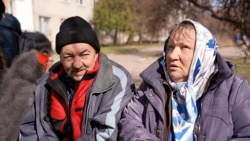 „Mi-a fost greu să plec, dar altă cale nu există”. Evacuarea ucrainenilor din Sumî