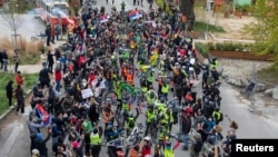 Studenatima koji su biciklima krenuli iz Novog Sada do Strazbura, organizovan je u Bratislavi, 7. aprila 2025.