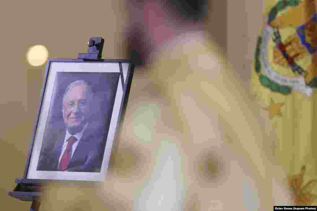 Ion Iliescu a murit pe 5 august 2025, la vârsta de 95 de ani, în urma unui cancer pulmonar. Fostul președinte era internat la spital de câteva săptămâni.