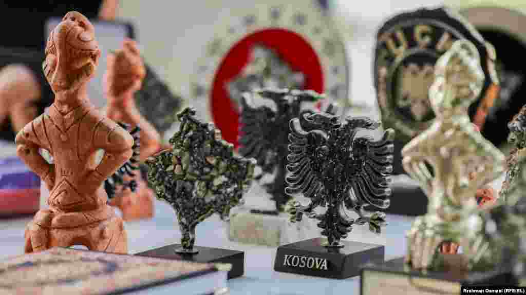 ...si edhe suvenire të tjera. 