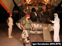 Militari ruși la baza aeriană de la Kant, în apropiere de Bișkek, 22 iulie 2020