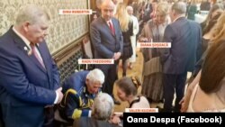 Ambsada Rusă din București - Adrian Robertin Dinu, gen.(r) Radu Theodoru și europarlamentara SOS România, Diana Șoșoacă. În imaginea care a fost publicată pe canalul de Telegram al lui A. Dinu apare și fostul ambasador al F. Ruse la București, Valeri Kuzmin.
