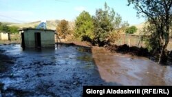 სოფელ კასრისწყლის საჯარო სკოლის დატბორილი საპირფარეშო 