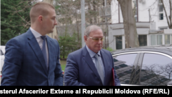 Ambasadorul Federației Ruse la Chișinău, Oleg Ozerov (dreapta), convocat la Ministerul de Externe al Republicii Moldova, 31 martie 2025.
