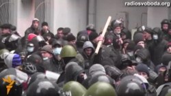 Проросійські активісти захопили подвір’я мерії у Харкові