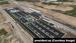 Комплекс чыгуначнага і аўтавакзала Агдаму ў часе адкрыцьця ў траўні 2025 году