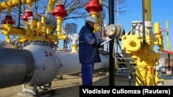 Gazele livrate peste Nistru de către Moldovagaz provin din volumele deja existente în conductele de pe malul drept și nu din achiziții noi efectuate de guvern de pe piața europeană.