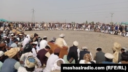 د شمالي وزيرستان کډوالو د اکتوبر له ۳۰مې د بنو په بکاخېلو کې احتجاج پیل کړی دی. د نومبر څلورمې انځور