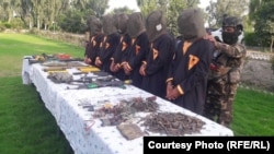 Pripadnici "Islamske države Avganistana" koje su zarobile avganistanske snage u Nangaharu 2020. godine. 