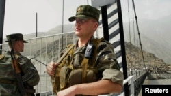 Militari ruși la granița dintre Tadjikistan și Afganistan (foto arhivă) 