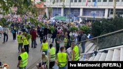 Studenti ispred zgrade RTS-a 19. april 2025. 