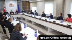 მთავრობის ეკონომიკური გუნდი სავაჭრო ცენტრების და მსხვილი ქსელური მაღაზიების წარმომადგენლებს შეხვდა. 