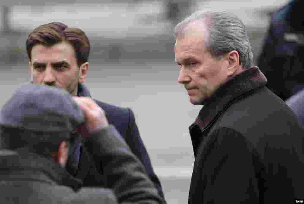 Ministar Mikail Abizov (L) and Gari Mink (D)