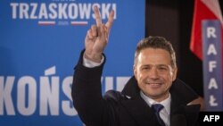 Primarul Varșoviei, Rafal Trzaskowski, candidatul Coaliției Civice la prezidențialele poloneze din 18 mai, înaintea primei dezbateri televizate între candidați, ținută pe 11 aprilie în orașul de provincie Końskie.