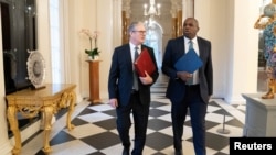 Premierul britanic Keir Starmer și șeful diplomației britanice David Lammy.