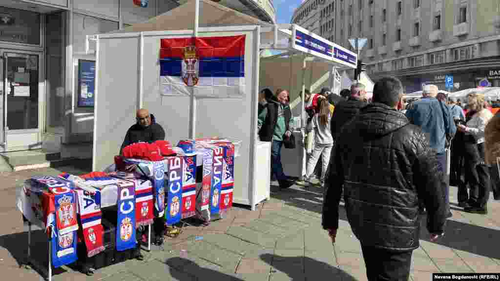 Na skupu su postavljeni brojni štandovi.