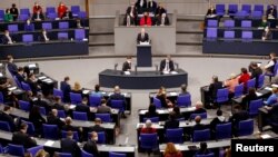 Kancelari gjerman, Olaf Scholz, gjatë një seance të parlamentit gjerman, Bundestag, në Berlin. 15 dhjetor 2021.