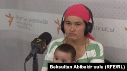 Элзада Муминова с дочерью.