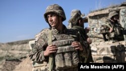 Örmény katonák a frontvonalon, október 25-én.