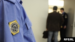 Detalj ispred sudnice u Beogradu za vrijeme suđenja Iliji Jurišiću, april 2010