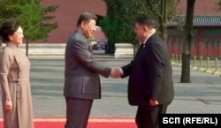 Българският вицепремиер Атанас Зафиров се среща с китайския президент Си Дзинпин на военния парад в Пекин, 3 септември 2025 г.