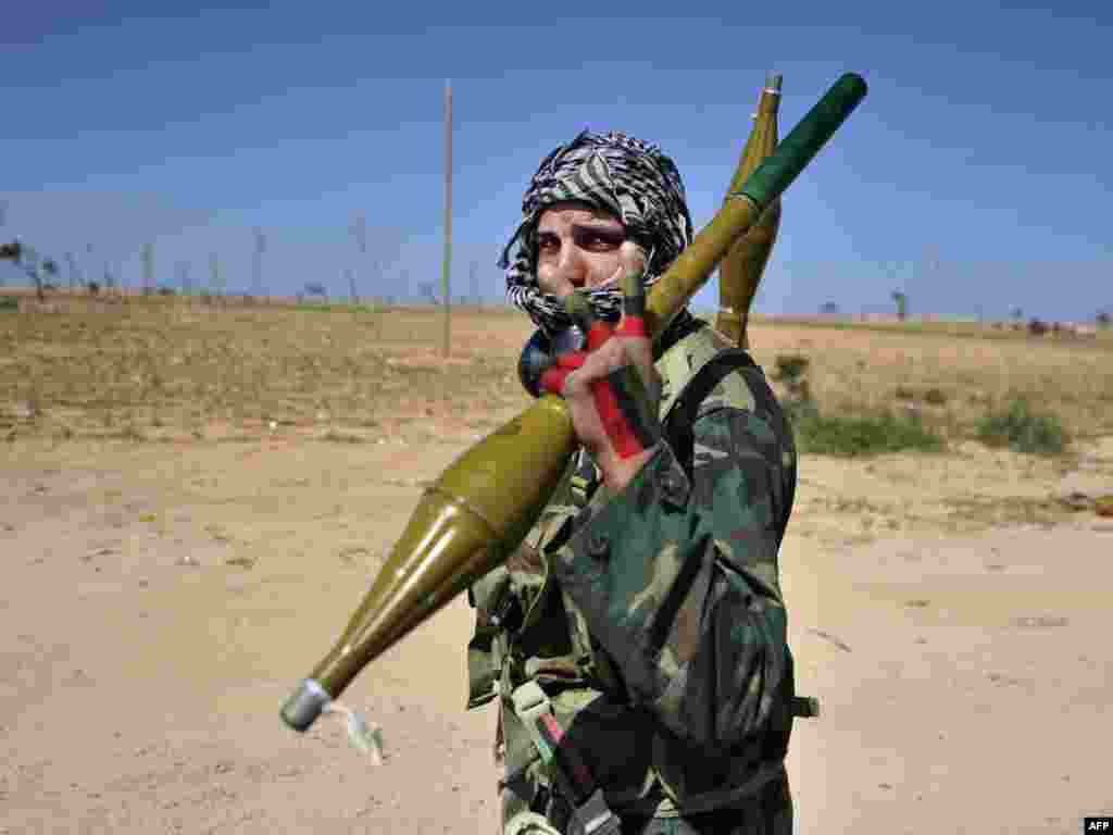 Važne borbe vode se na udaljenosti od samo nekoliko kilometara od grada Ajdabija, 22.03.2011. Foto: AFP / Aris Messinis 
