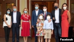 Daniel Florea, fostul primar al sectorului 5 (al treilea de la dreapta spre stânga), alături de președintele PSD, Marcel Ciolacu, fostul ministru Gabriela Firea și secretarul general PSD, Paul Stănescu