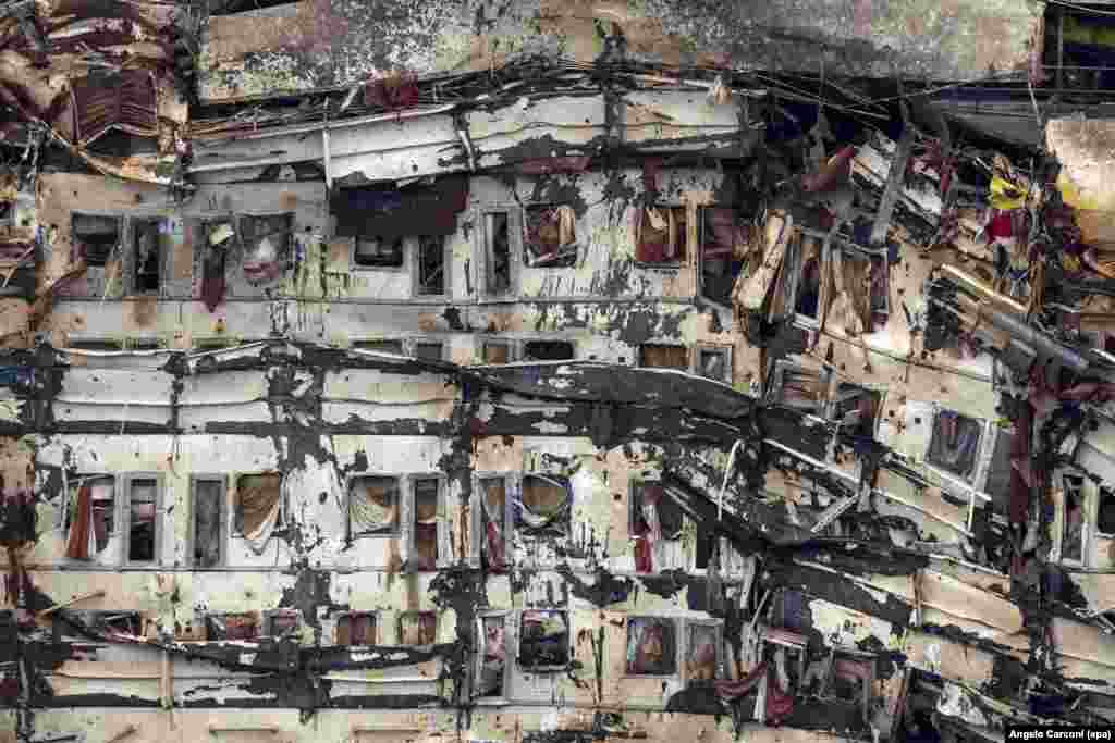 Italija - Nakon komplicirane akvije kruzer Costa Concordia ponovo je ispravljen, 17. septembar 2013. Foto: EPA / Angelo Carconi 