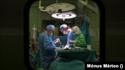 Szívtranszplantációs műtétet végeznek Budapesten 2018. március 3-án