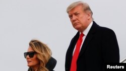 Ne priznaje izborni poraz: Donald Tramp, sa prvom damom Melanijom, u obilasku vojne baze u Merilendu 31. decembra 2020.