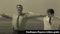 Кадър от филма "Зорба гъркът", 1964 г.