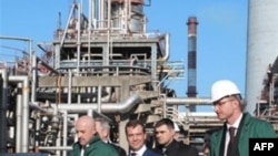 Dmitrj Medvedev u poseti Rafineriji u Pančevu, 25. februar 2008.