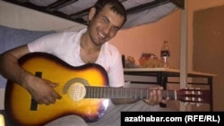 Худаиберди Алашов работеше за РСЕ неколку месеци во 2016 година, пред да даде отказ, плашејќи се за својата безбедност.