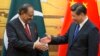 File photo of Pakistan President Mamnoon Hussain (L) awith Chinese President Xi Jinping.