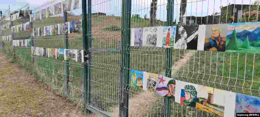 Многометровые выставки рисунков от «Движения первых» на фестивале