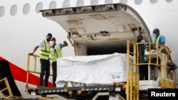 Доставка на пратка с ваксина на AstraZeneca