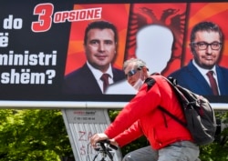 Ostaje nejasno da li će DUI insistirati na njihovom uslovu o premijeru Albancu, što je bilo njihovo glavno predizborno obećanje (na fotografiji predizborni plakati DUI na temu premijera Albanca)