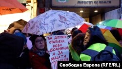 4 март 2020 г. Протест на родители срещу превръщането на строеж от 70-те години в съвременна детска болница.