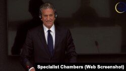 James Rubin para Dhomave të Specializuara në Hagë.