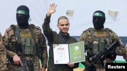 Omer Wenkert, cu cetățenie israeliană și română, a fost ținut ostatic în Gaza din 7 octombrie 2023. El a fost eliberat de militanți Hamas în Nuseirat, în centrul Fâșiei Gaza, pe 22 februarie 2025.