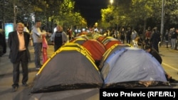 Demokratski front je prije deset godina, dok je bio u opoziciji, organizovao višednevne blokade glavne gradske saobraćajnice na kojoj je postavio šatorsko naselje, Podgorica 2015.