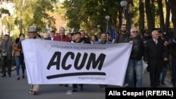 Protest la Parlament pentru a cere audieri în subiectul devalizării sistemului bancar