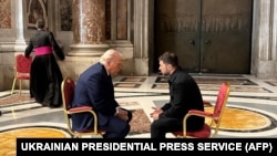 Donal Trump și Volodimir Zelenski s-au întâlnit la Roma, pe 26 aprilie.