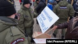 Полиция не пропустила плакаты с требованием отставки президента Татарстана Рустама Минниханова