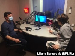 Jurnalistul Euronews Ernest Bunguri și Liliana Barbarosie de la Europa Liberă