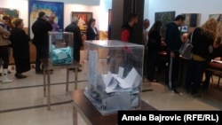 Biračko mesto u Novom Pazaru, ilustracija