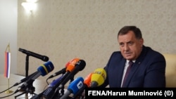 Predsjedavajući predsjedništva Bosne i Hercegovine Milorad Dodik je izjavio kako ‘srpski predstavnici imaju svoje stavove i znaju kako da se radi u svim ambasadama širom svijeta’.