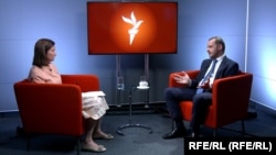 Ministrul Sănătății, Alexandru Rogobete, în studioul Europa Liberă România, intervievat de Andreea Ofițeru.