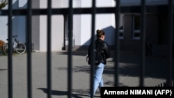 Një nxënëse në një shkollë në Kosovë. Fotografi ilustruese nga arkivi. 